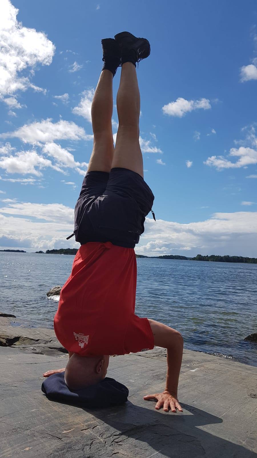 Päälläni olen seisonut niin lentokoneiden katolla, tuntureiden laella ja merenpohjassakin